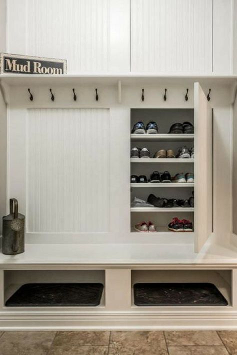 Gömda Rum, Mudroom Ideas Diy, Feng Shui Dicas, تحت الدرج, Wall Mudroom, Vstupná Hala, Laundry Shelves, Mudroom Storage Bench, Laundry Room/mud Room