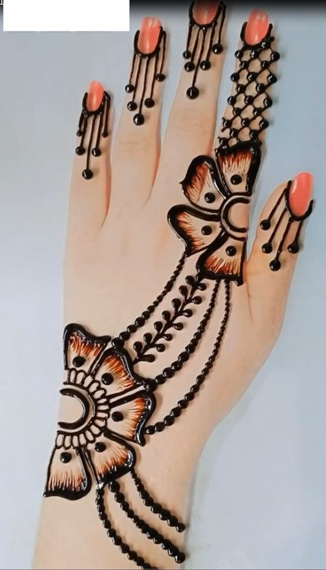 Simple Mehndi Design For Front Hand, Simple Short Mehndi Designs, Latest Simple Mehndi Designs Unique, Back Mehandi Designs Simple, Latest Mehndi Designs Back Hand, Mehndi Saree, Rangoli Designs Latest Unique, Saree For Bride, Brides Mehndi