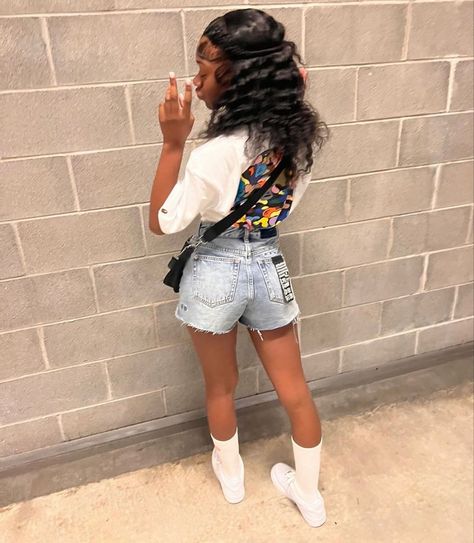 Ksubi Shorts Outfit, Fashion School Outfits, Bape Outfits, Streetwear Girl, Birthday Fits, Stylish Summer Outfits, Swag Outfits For Girls, Shorts Outfit