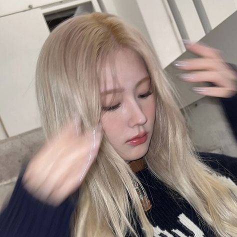 lq miyeon icon gidle (g)i-dle Miyeon Icon, G-idle Miyeon, G I Dle Miyeon, Hair Icon, Dara Kpop, Dating App, G I Dle, Pretty Wallpapers, Korean Girl