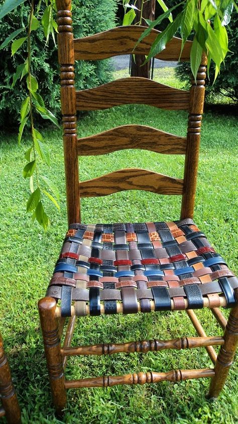 How to give a cheap yard sale chair a new look with paint and a woven chair seat out of strips of drop cloth.Belts are also an option instead of drop cloth. Furniture Repurposing, Chair Redo, Chair Repair, Woven Chair, Chair Makeover, Old Chairs, Interior Design Diy, Diy Chair, Chair Upholstery