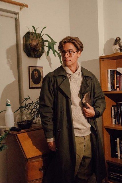 The Dark Academia Aesthetic Dark Academia Outfits, Dylan And Cole, Academia Outfits, Diy Kostüm, Dark Academia Fashion, Dylan Sprouse, Academia Fashion, Dark Academia Aesthetic, Cole Sprouse