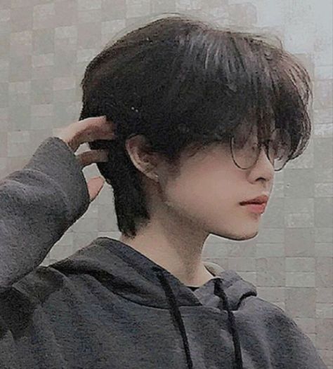 Shortish Hair, Tomboy Haircut, Layered Haircuts For Women, Haircut Wavy, Short Hair Tomboy, Really Short Hair, Long Wolfcut Haircut, Gender Norms, Asian Short Hair