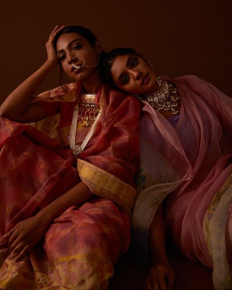 Traditional Indian Jewellery, Saree Poses, Indian Photoshoot, Saree Photoshoot, Career Fashion, Model Poses Photography, Indian Aesthetic, Bridal Shoot, Tech Fashion