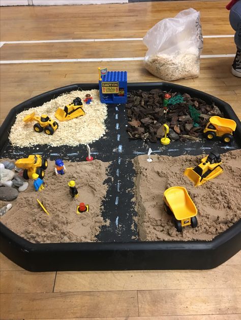 Early Years Construction Ideas, Construction Toddler Activities, Building Tuff Tray Ideas, Playtray Ideas, Messy Play Activities Preschool, Digger Tuff Tray Ideas, Construction Tuff Tray Ideas, Digger Tuff Tray, Construction Messy Play Ideas