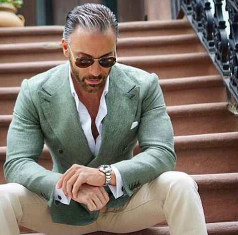 Mens Fashion Edgy, Linen Suits, Green Suit, Urban Wear, Well Dressed Men, Fashion Streetwear, Gentleman Style, Harpers Bazaar, Mens Fashion Summer