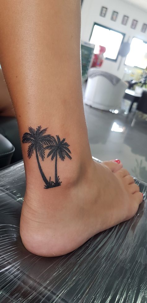 Palm Tree Tattoo Side Ribs, Hawaiian Hand Tattoos For Women, Out Of Many One People Jamaica Tattoo, Palm Tree Compass Tattoo, Jamaica Inspired Tattoos, Small Hawaii Tattoos, Beach Tatoos Woman, Palmetto Tree Tattoo, Small Beach Tattoo For Women