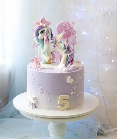 Unicorn Birthday Party Cake, Unicorn Academy, Girly Birthday Cakes, Unicorn Birthday Party Decorations, Cake Pop Decorating, Mermaid Birthday Cakes, Unicorn Themed Birthday Party, Unicorn Birthday Cake, Beautiful Birthday Cakes