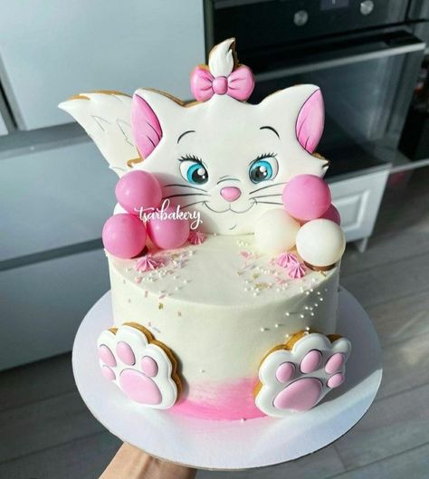 Cursed Cakes, Birthday Cake For Cat, Candy Birthday Cakes, Birthday Cake Decorating Ideas, Mini Torte, 1st Birthday Cakes, Candyland Christmas, Cartoon Cake