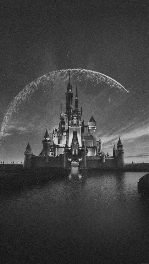 Disney Castle Black And White, Black Disney Wallpaper, Disney Black And White Aesthetic, Dark Disney Aesthetic, Disneyland Black And White, Disney Castle Aesthetic, Widgets Black And White, Disney Black And White, Wallpaper Instagram