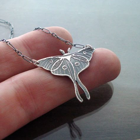 Luna Moth Necklace, Moth Pendant, Luna Moth Aesthetic, Moth Necklace, Metal Clay Jewelry, Dope Jewelry, Funky Jewelry, Dream Jewelry, Jewelry Inspo