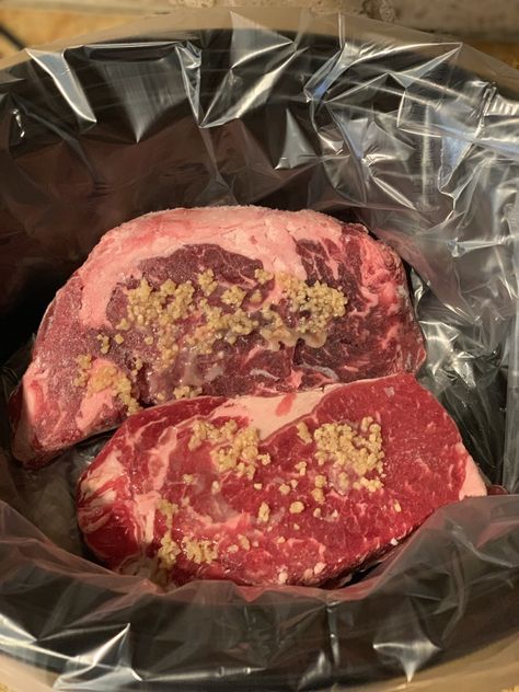 Frozen Steak Crockpot Recipes, Beef New York Steak Recipes, Slow Cooked Steak In Oven, Frozen Steak In Crockpot, Easy Crockpot Steak Recipes, Crockpot Ribeye Steak Recipes, Slow Cooker Steak Recipes, Steak Crockpot, Chuck Steak Recipes