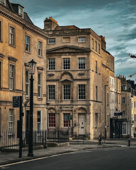 Bath Architecture England, Georgian Facade, British City, Architecture University, Period Architecture, Georgian Buildings, British House, English Architecture, Cambridge Uk