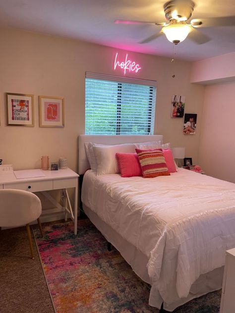 White Orange Pink Bedroom, Hot Pink Orange And Blue Bedroom, Orange Pink Room Aesthetic, Pink White And Orange Bedroom, Orange And Pink Aesthetic Room, Pink And Orange Apartment Decor, Pink And Orange Dorm Room Ideas, Pink And Orange Room Aesthetic, Small Preppy Room