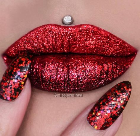 Red Glitter Lips, Red Lip Color, Lip Art Makeup, Nails Lips, Glitter Lipstick, Lipstick Tutorial, Lips Art, Lips Nails, Beautiful Lipstick