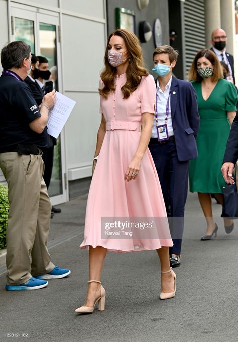 Duchess Of Cambridge Style, Duchess Of Cambridge Casual, Princess Catherine Style, Duchess Outfits, Katherine Middleton, Red Beaded Earrings, Catherine Cambridge, Mcqueen Dress, Camilla Duchess Of Cornwall