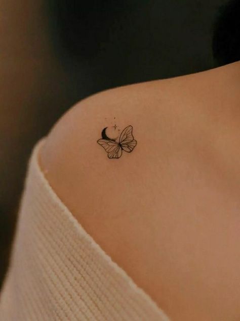 Cute Small Aesthetic Tattoos, Women Hand Tattoos Ideas Simple, Minimalist Aesthetic Tattoo Women, Aesthetic Tatoos Woman, Tiny Cute Tattoos For Women, Minimalist Aesthetic Tattoo, Tiny Aesthetic Tattoos, Tattoo Aesthetic Women, Simple Hand Tattoos For Women