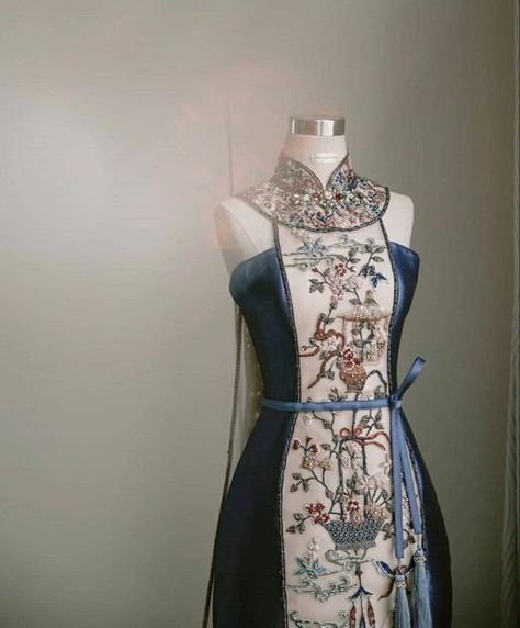 Gaun Fashion, Cheongsam Dress, Fantasy Dress, Mode Inspo, Fantasy Fashion, Cheongsam, Looks Vintage, Fancy Dresses, Costume Design