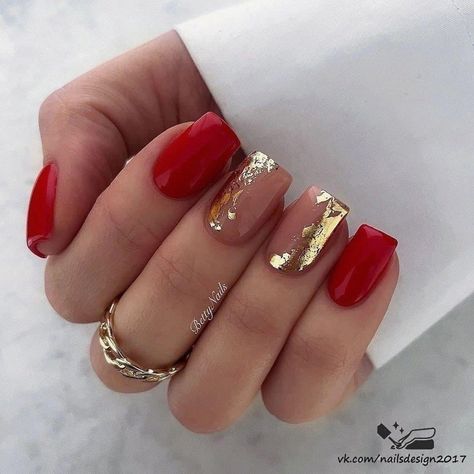 Cute Short Red Nails, Red Short Nails Ideas, Red Gold Nails, Red And Gold Nails, Beauty Hacks Nails, Hello Nails, Gelish Nails, Her Nails, Work Nails