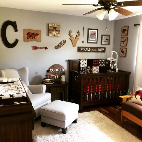 Woodland buffalo plaid theme nursery. Navy Room, Buffalo Plaid Nursery, Nursery Room Ideas, Plaid Nursery, Cowboy Room, Shared Nursery, Western Nursery, Woodland Nursery Boy, Lumberjack Baby