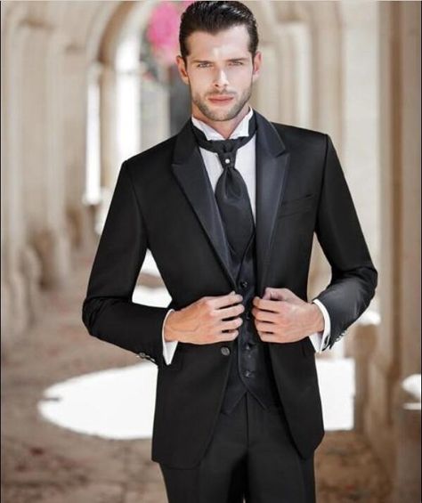 Wedding Suits Navy Blue, Wedding Suits Navy, Mens Wedding Suits Navy, Black Groomsmen, Slim Fit Wedding Dresses, Navy Blue Groom, Terno Slim Fit, Mens Wedding Suits, Prom Men