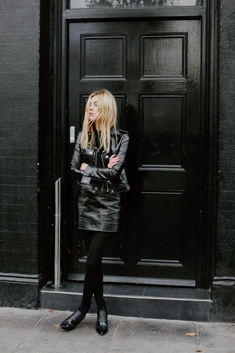 Parisian Grunge, French Influencers, Camille Charriere Style, Classic Edgy Style, Mode Style Anglais, Winter Moodboard, Camille Charriere, English Fashion, French English