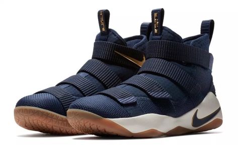 Markelle Fultz, Zapatillas Nike Basketball, Lebron Soldier 11, Basketball Shorts Girls, Basketball Tricks, Girls Basketball Shoes, Lebron James Shoes, Gold Nike, Jordan Basketball Shoes