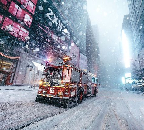 The FDNY doing their thing out there Saturday night. Wild Fire, I Love Ny, Fire Apparatus, Fire Rescue, Chicago Fire, Fire Dept, New York State, Fire Department, Winter Is Coming