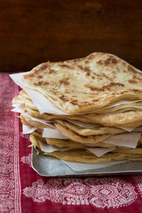 Arabisk Mad, Moroccan Bread, Bread Kitchen, Hot Bread, Kitchen Cookbook, Smen, Moroccan Food, Pita Bread, Chapati