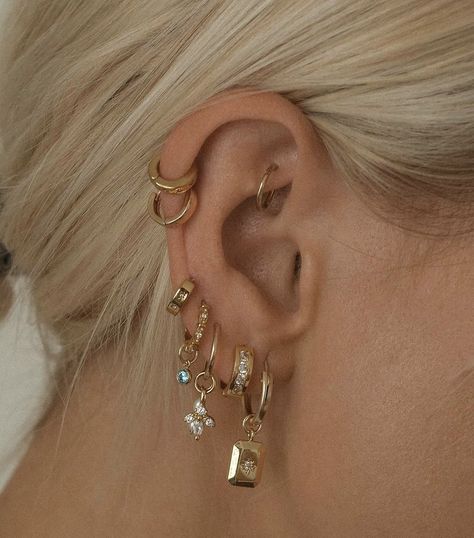 Names Of Different Piercings, Layered Ear Piercings, Earring Stack Inspo Gold, 4 Earring Stack, Aesthetic Earring Stack, Summer Earring Stack, Ear Stacks Gold, Ear With Lots Of Piercings, Gold Earring Stack Ideas