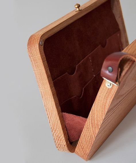 GRAV GRAV is the wearable wood handiwork of Merve Burma. In her Istanbul-based workshop she creates wooden bags with... Woodworking Projects Ideas, Wooden Box Crafts, Wooden Desk Chairs, Popular Woodworking Projects, Wood Bag, Wood Boat Plans, Wooden Purse, Wooden Bag, Wooden Boat Plans