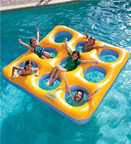 10 Great Ways to Promote Family Bonding with Pool Activities Pool Floats For Kids, Island Pool, Swimming Pool Games, Cool Pool Floats, Summer Swimming Pool, Salford City, Lake Fun, Swimming Pool Toys, Pool Floaties