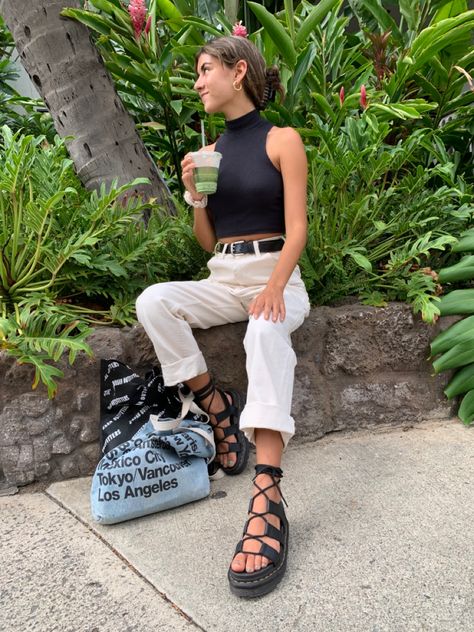 Streetwear Sandals Outfit, Doc Martens Nartilla Outfit, Sandals 2023 Trends Outfit, Summer Outfits Doc Sandals, Croc Sandals Woman Outfit, Doc Marten Nartilla Sandals Outfit, Dr Marten Nartilla Sandals Outfit, Docs Sandals Outfit, Dr Martens Myles Sandals Outfit