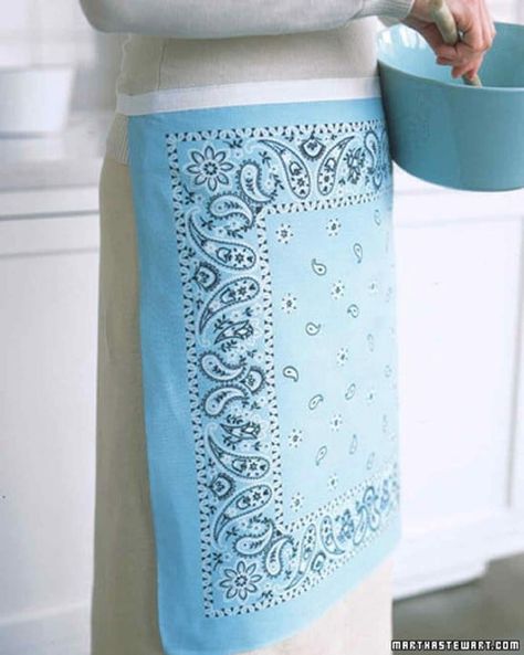 Diy Apron Pattern, Diy Aprons, Free Apron Pattern, Easy Apron, Bandana Crafts, Apron Patterns, Diy Apron, Martha Stewart Crafts, An Apron