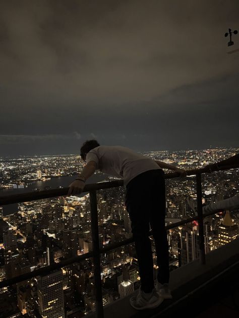 Simple Life Aesthetic City, City Aesthetic People, City Guy Aesthetic, New York Rooftop Aesthetic, Nyc Boy Aesthetic, Night Boy Aesthetic, City Rooftop Aesthetic Night, Rich City Aesthetic, New York Boy Aesthetic