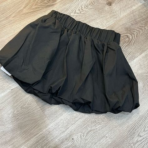 Puffer pleated skirt, i have so many outfit ideas we also have this available in white ♡︎ FLYWORLDSOCIETY ☆☆☆☆☆ Puffer Skirt, Christmas Presents, Pleated Skirt, Puffer, Outfit Ideas, Skirt, Christmas, White, Quick Saves