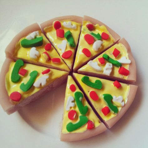 Pizza With Clay, Pizza Clay Art, Clay Pizza, Pizza Craft, Pizza Kit, Diy Air Dry Clay, Art Birthday Party, Air Dry Clay Projects, Fun Easy Crafts