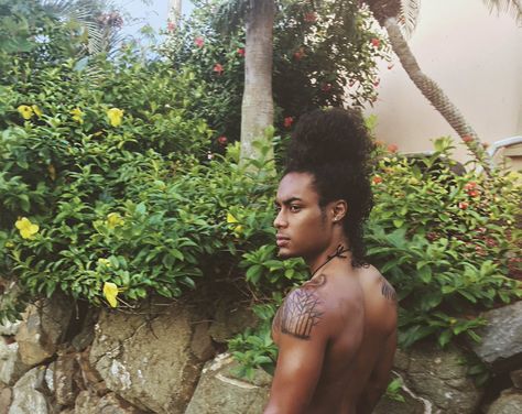 Media Tweets by Shamoy Persad (@ShamoyPersad) | Twitter Samoan Men, Hawaiian Hairstyles, Hawaiian Men, Tropical Girl, Beautiful Natural Hair, Gay Aesthetic, Black Men Hairstyles, Man Bun, Attractive People