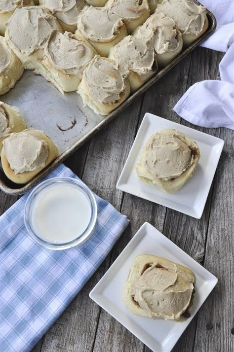 Amish Cinnamon Rolls, Cinnamon Roll Glaze, Brown Sugar Icing, Cinnamon Roll Frosting, Cinnamon Roll Icing, Sourdough Cinnamon Rolls, Creamed Potatoes, Creamy Caramel, Caramel Frosting