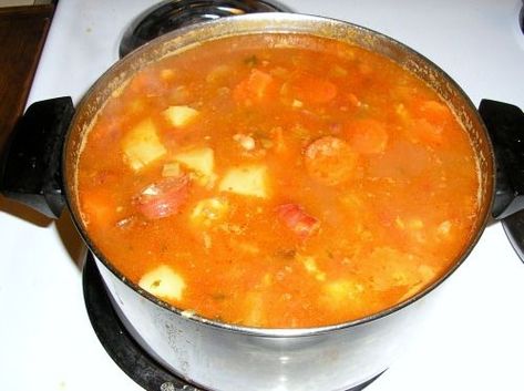 Portuguese Bean Soup, Ono Kine Recipes, Portuguese Soup, Bean Soup Recipe, Hawaiian Dishes, Homemade Soup Recipe, Hawaii Food, Bean Soup Recipes, Bean Stew