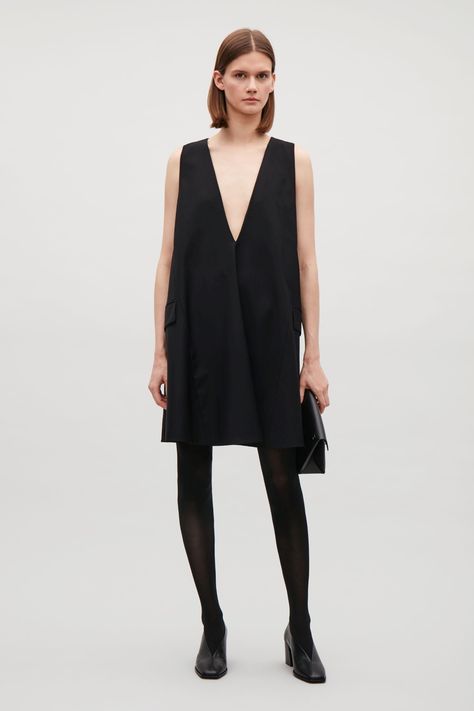 COS image 4 of A-line dress with low V-neck  in Black Minimal Clothes, Dress Minimal, Minimal Dress, Wearing All Black, Design Wardrobe, Spring Capsule Wardrobe, 가을 패션, Professional Outfits, Outfits Casuales