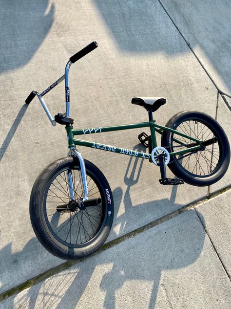 Cult, merritt,bsd bandon begin frame Bmx Aesthetic, Scott Bikes, Gt Bmx, Vintage Jeans Mens, Bmx Street, Bike Hacks, Stunt Bike, Bike Aesthetic, Ronaldo Videos