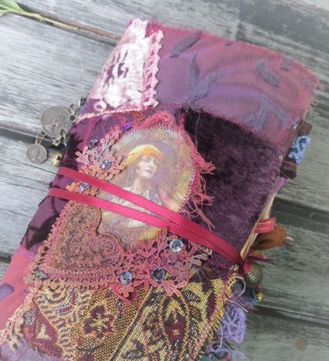 Boho Journal, Deep Friendship, Fabric Book Covers, Journal Handmade, Crazy Patchwork, Fabric Journals, Boho Fabric, Vintage Junk Journal, Vintage Journal