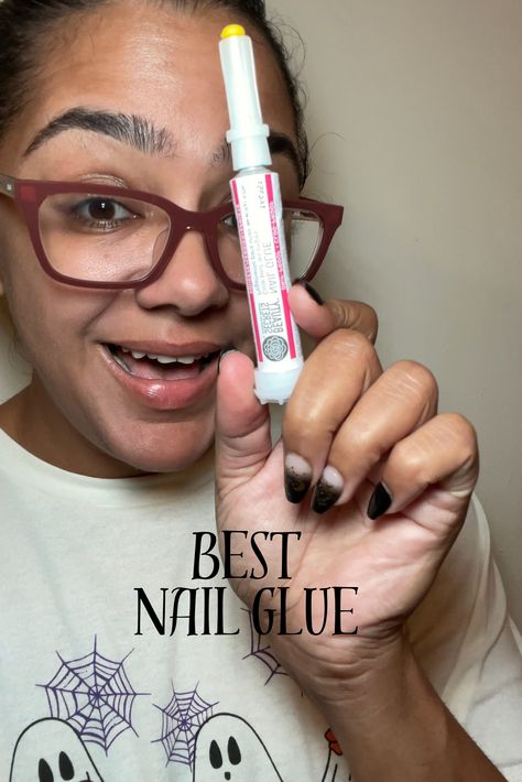 Here is the nail glue I swear by for my press on nails. My press on nails easily last 7-10 days without any lifting. Warning: this nail glue sets QUICKLY. Press On Nails Prep, Good Nail Products, Strong Nail Glue, Best Glue For Press On Nails, Best Nail Glue For Fake Nails, Press On Nails Acrylic, Best Glue On Nails, Best Nail Glue For Press On Nails, Shein Press On Nails