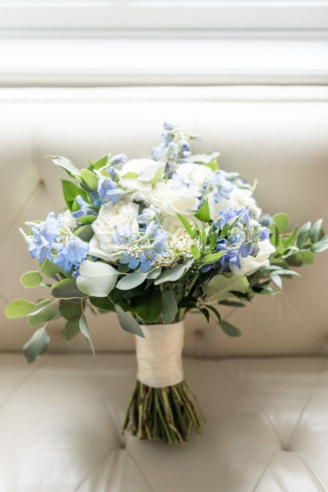 Spring RiverCrest Golf Club Wedding | Heather Marie Photography | Gorgeous spring blue and white wedding at the lovely RiverCrest Golf Club in Montgomery County, Pennsylvania. #montgomerycountyweddings #rivercrestgolfclub #heathermariephotography Blue White And Green Wedding Flowers, Blue And White Bridal Bouquet Hydrangeas, White Green And Blue Bridal Bouquet, White And Blue Wedding Bouquet, Blue And Green Wedding Flowers, Green Wedding Arrangements, White And Blue Wedding Flowers, Blue Wedding Florals, White Bridal Bouquet Hydrangea