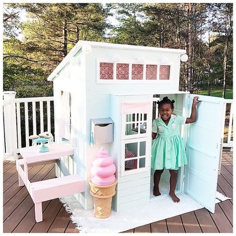 I have been searching for the perfect playhouse for the kids for years. I wanted something big enough that they could real play in it a lot and enjoy it for many years but something that was also small enough to fit on our deck. I also knew I wanted something I could paint and … Makeover Playhouse, Kidkraft Playhouse, Kidkraft Playhouse Makeover, Diy Kids Playhouse, Pretty Patios, Playhouse Makeover, Garden Playhouse, Backyard Ideas For Small Yards, Building Crafts