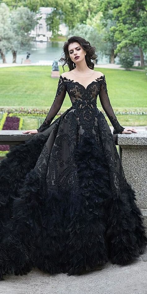 21 Gothic Wedding Dresses: Challenging Traditions ♥ Here you may browse out the compilation of best gothic wedding dresses. In particular, such vintage wedding style bears stunning treats from Victorian-era decoration. And since you are tired of traditional glamor, you will be happy with extraordinary and effective dark gothic we’ve prepared for you. #wedding #bride #weddingforward #weddingdress Ball Gowns Vintage, Black Wedding Dress Gothic, Wedding Dress Black, Black Wedding Gowns, Fest Outfits, Gothic Wedding Dress, Wedding Dress Guide, Dress Guide, فستان سهرة