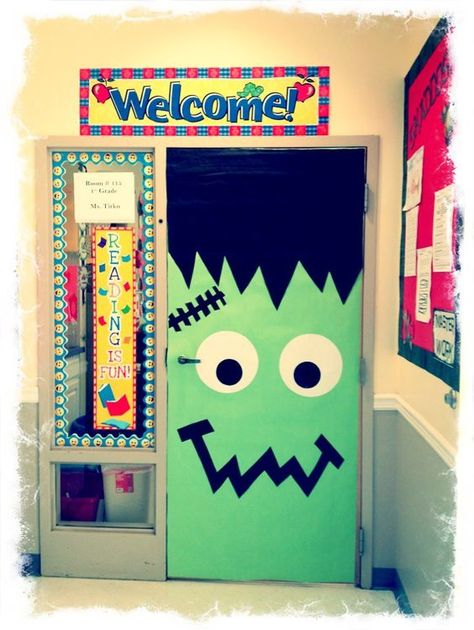 Frankenstein Door, Teacher Decorations, Halloween Kita, Halloween Doors, Spooky Door, Monster Door, Decoracion Halloween, Halloween Classroom Door, Halloween Classroom Decorations