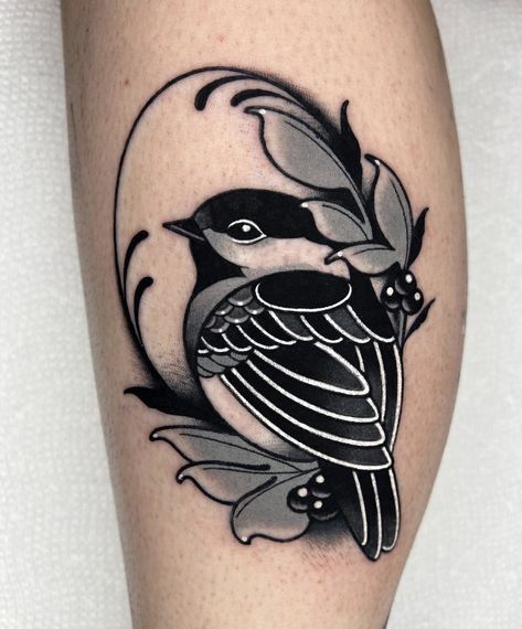 Traditional Tattoo Black And Grey, Crow Tattoo Design, Mandala Hand Tattoos, Vogel Tattoo, Neo Tattoo, Traditional Tattoo Inspiration, Traditional Tattoo Flowers, Bee Tattoo, Next Tattoo