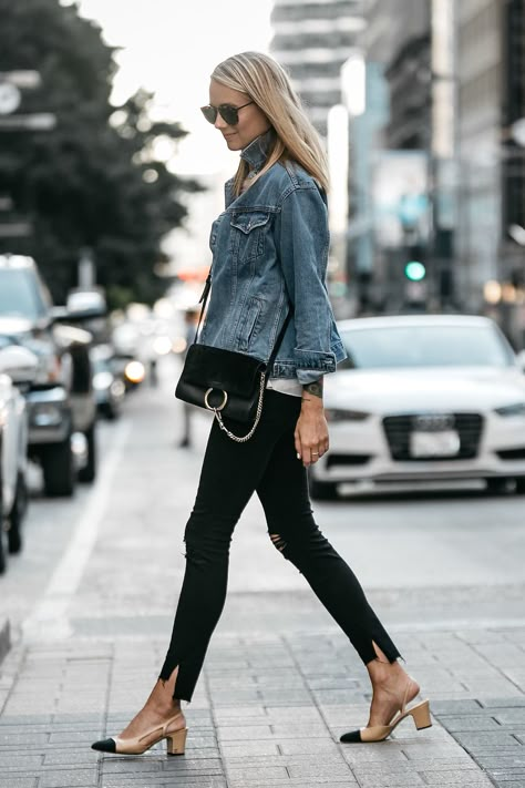 Chanel Slingback, Jeans Trend, Mode Shoes, Jean Jacket Outfits, Blogger Street Style, Blonde Woman, Fashion Jackson, Topshop Jeans, Fashion Blogger Style